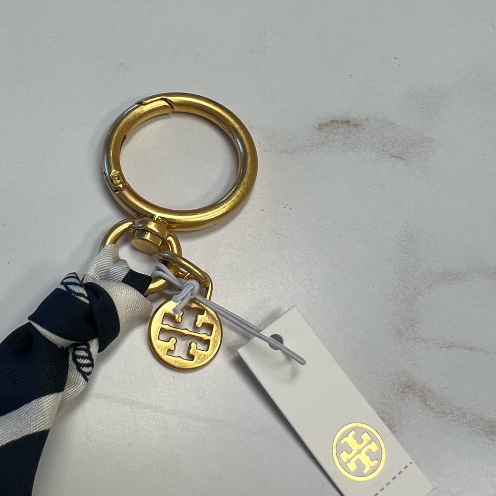 ⚓️💙 Tory Burch 💙⚓️ NWT Key Fob Scarf Charm - Picture 3 of 5